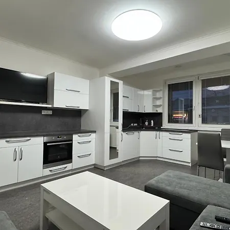 Apartment 3 Bedroom Apartment, Playground, Bounce Mat Jump Ring *
