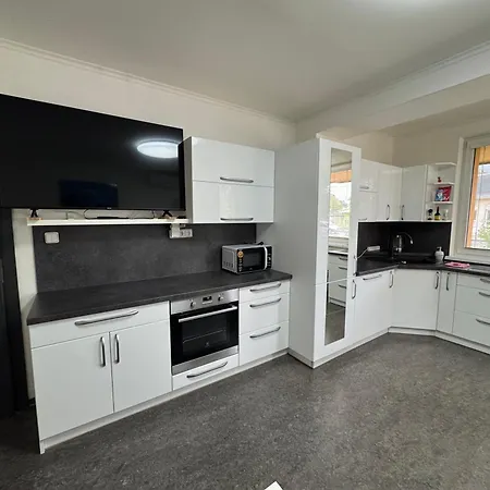 Апартаменты 3 Bedroom Apartment, Playground, Bounce Mat Jump Ring Острава