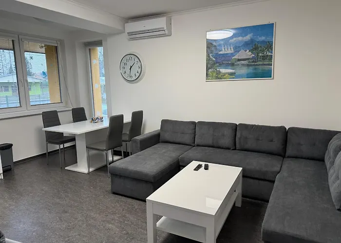 3 Bedroom Apartment, Playground, Bounce Mat Jump Ring * Οστράβα